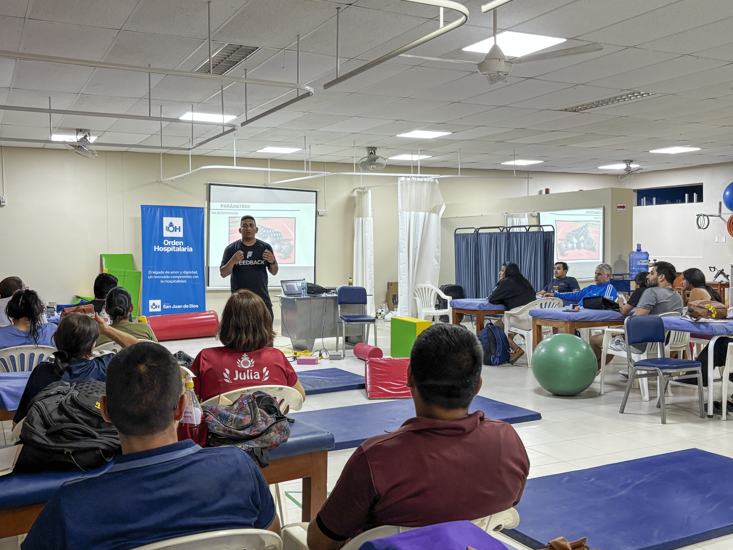 Clínica San Juan de Dios impulsa la formación en fisioterapia deportiva en la región Piura